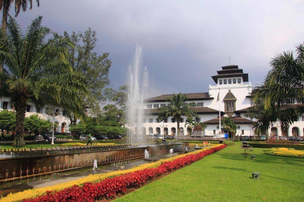 Super Oyo Capital O 483 Tamansari Panoramic Bandung Hotel Exterior photo